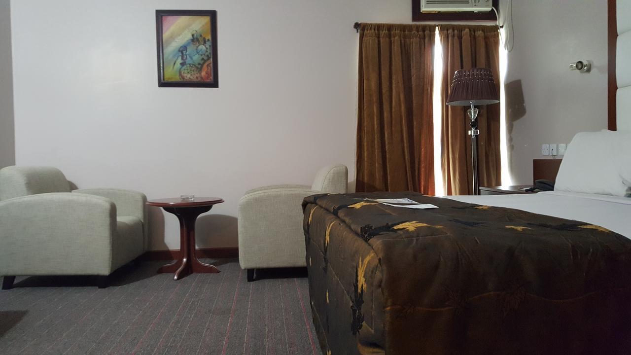 Denis Hotel Abuja Mobushipe Eksteriør billede