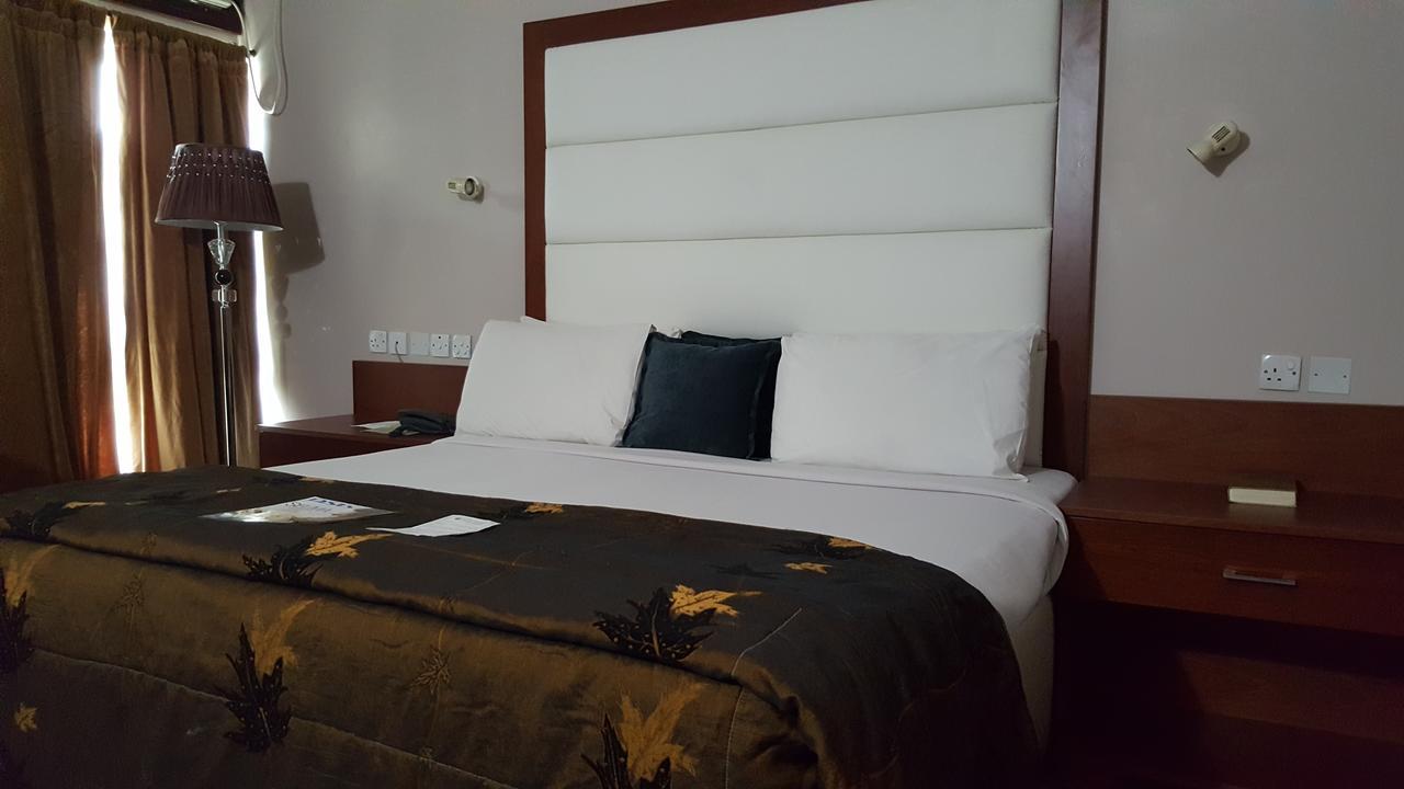 Denis Hotel Abuja Mobushipe Eksteriør billede